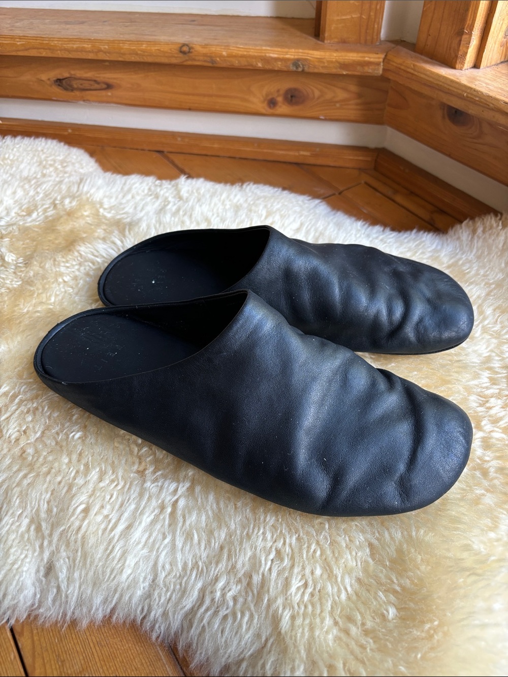 FEIT Minimalist Leather Slippers - Picture 4 of 12
